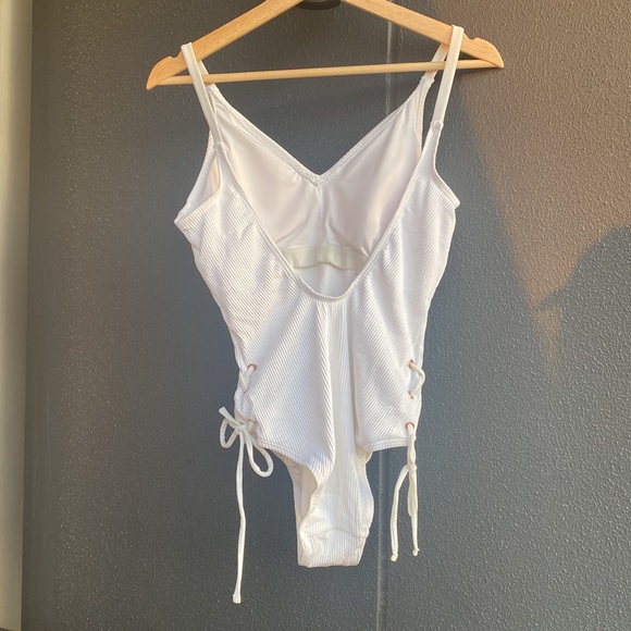 White swimsuit F&F size 14 side rope tie gold detailing cup support low back NWT - Picture 4 of 5